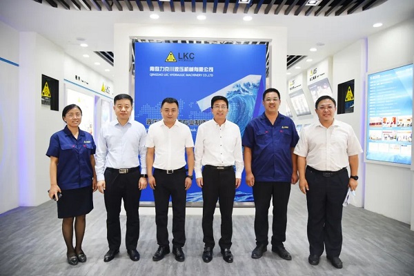 为高质量发展赋能!青岛高新区李天传主任至力克川液压调研.jpg 为高质量发展赋能!青岛高新区李天传主任至力克川液压调研.jpg