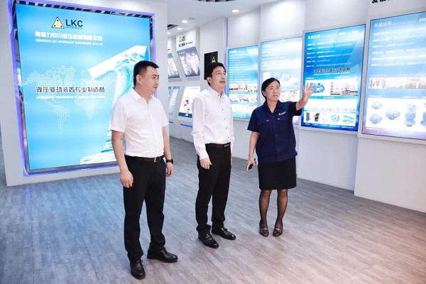 为高质量发展赋能!青岛高新区李天传主任至力克川液压调研3.jpg 为高质量发展赋能!青岛高新区李天传主任至力克川液压调研3.jpg