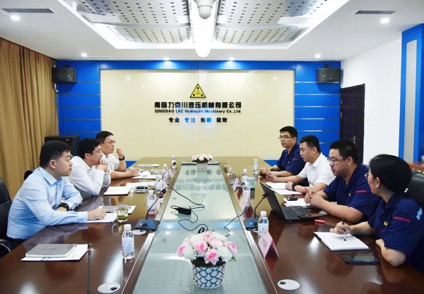 为高质量发展赋能!青岛高新区李天传主任至力克川液压调研2.jpg 为高质量发展赋能!青岛高新区李天传主任至力克川液压调研2.jpg