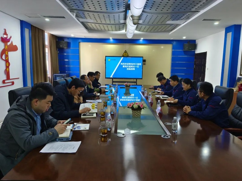 青岛市工信局副局长姜海天一行莅临力克川液压参观指导1.jpg 青岛市工信局副局长姜海天一行莅临力克川液压参观指导1.jpg