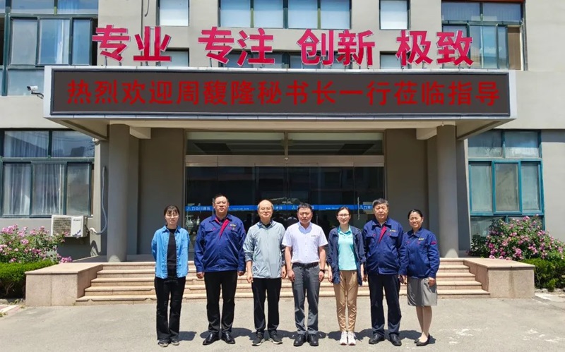 1741239092835243.jpg 中国工程机械工业协会设备管理与维修分会秘书长周馥隆一行莅临力克川液压参观指导1.jpg