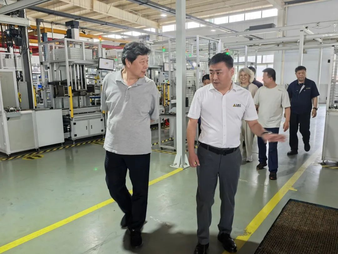 中国液压气动密封件工业协会理事长杜旭东一行莅临我公司参观指导2.jpg